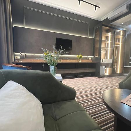 Sapar Standart Hotel Shymkent Esterno foto