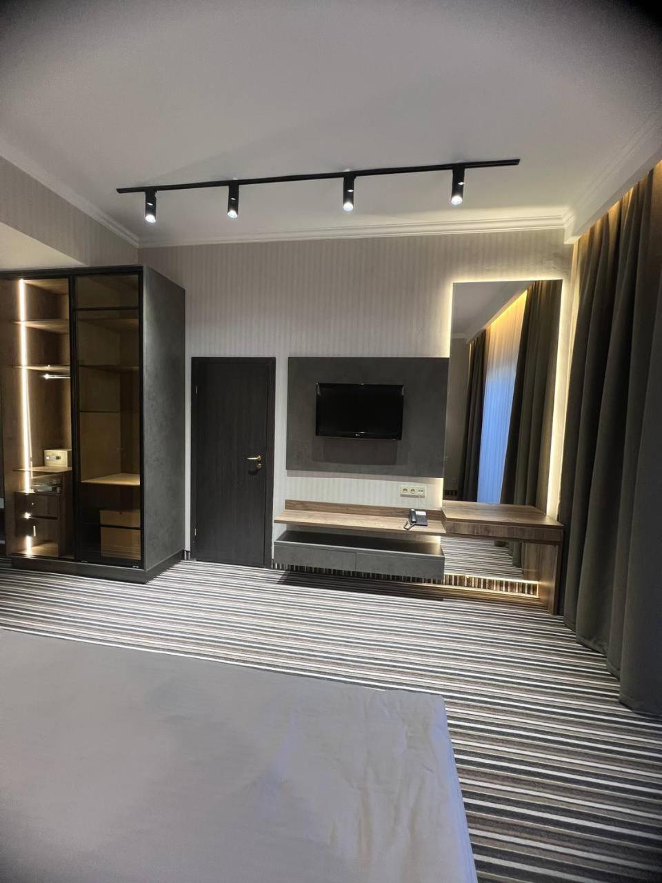 Sapar Standart Hotel Shymkent Esterno foto