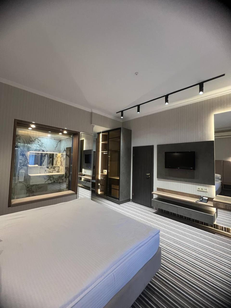Sapar Standart Hotel Shymkent Esterno foto