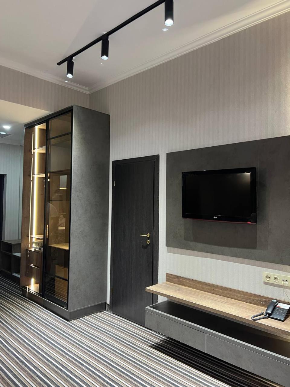 Sapar Standart Hotel Shymkent Esterno foto