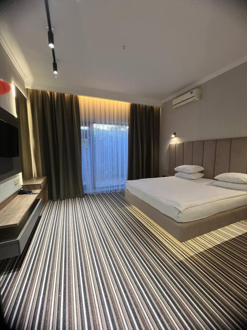 Sapar Standart Hotel Shymkent Esterno foto