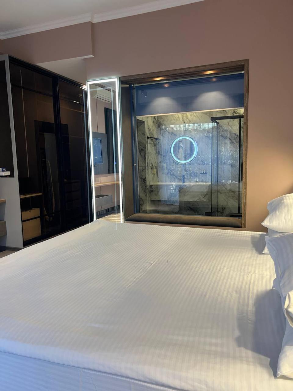 Sapar Standart Hotel Shymkent Esterno foto