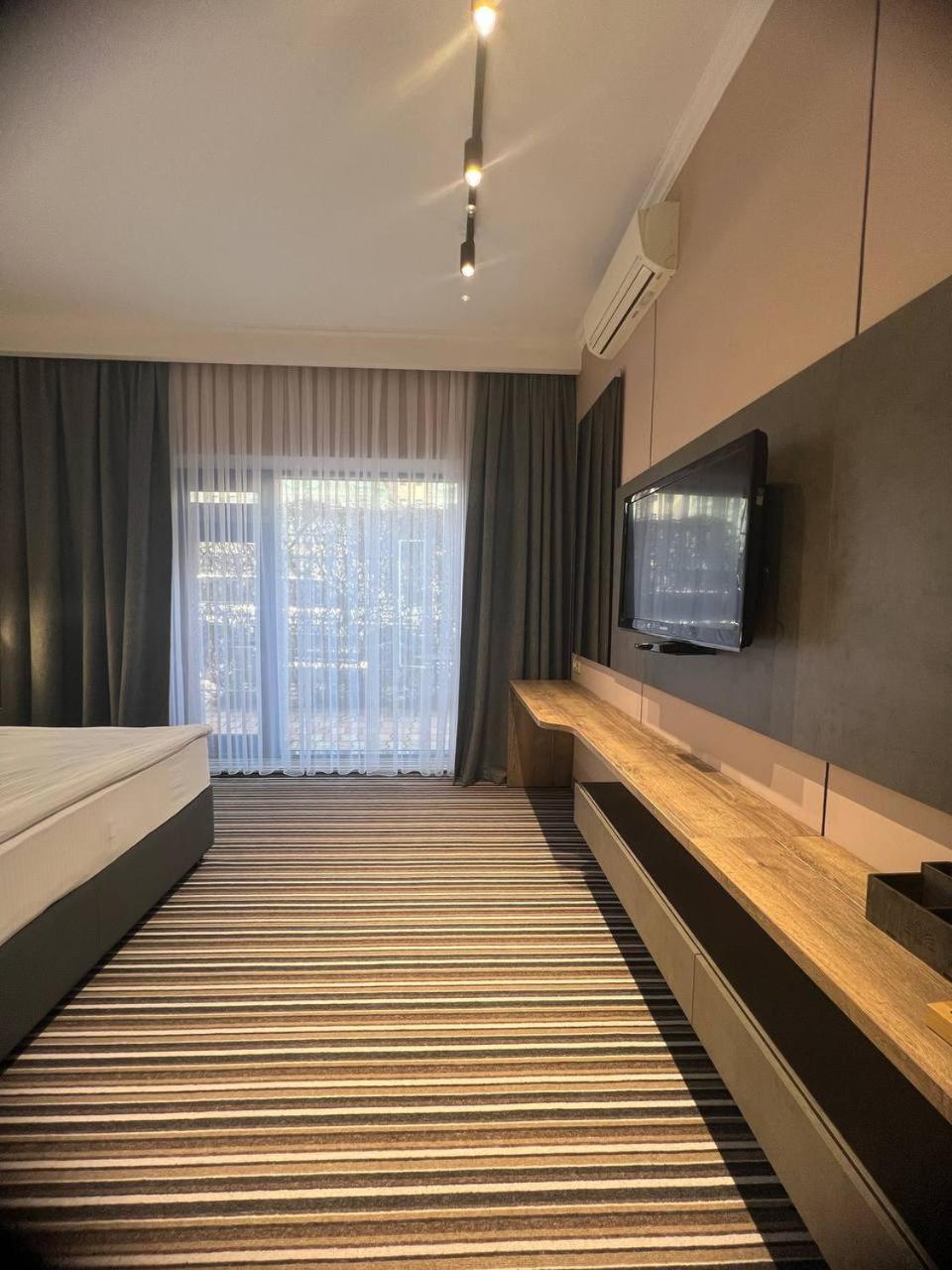 Sapar Standart Hotel Shymkent Esterno foto