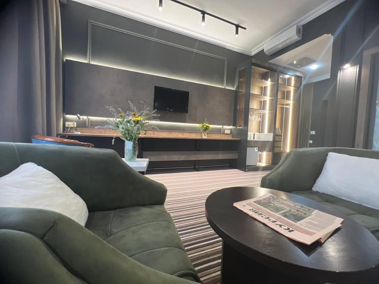 Sapar Standart Hotel Shymkent Esterno foto