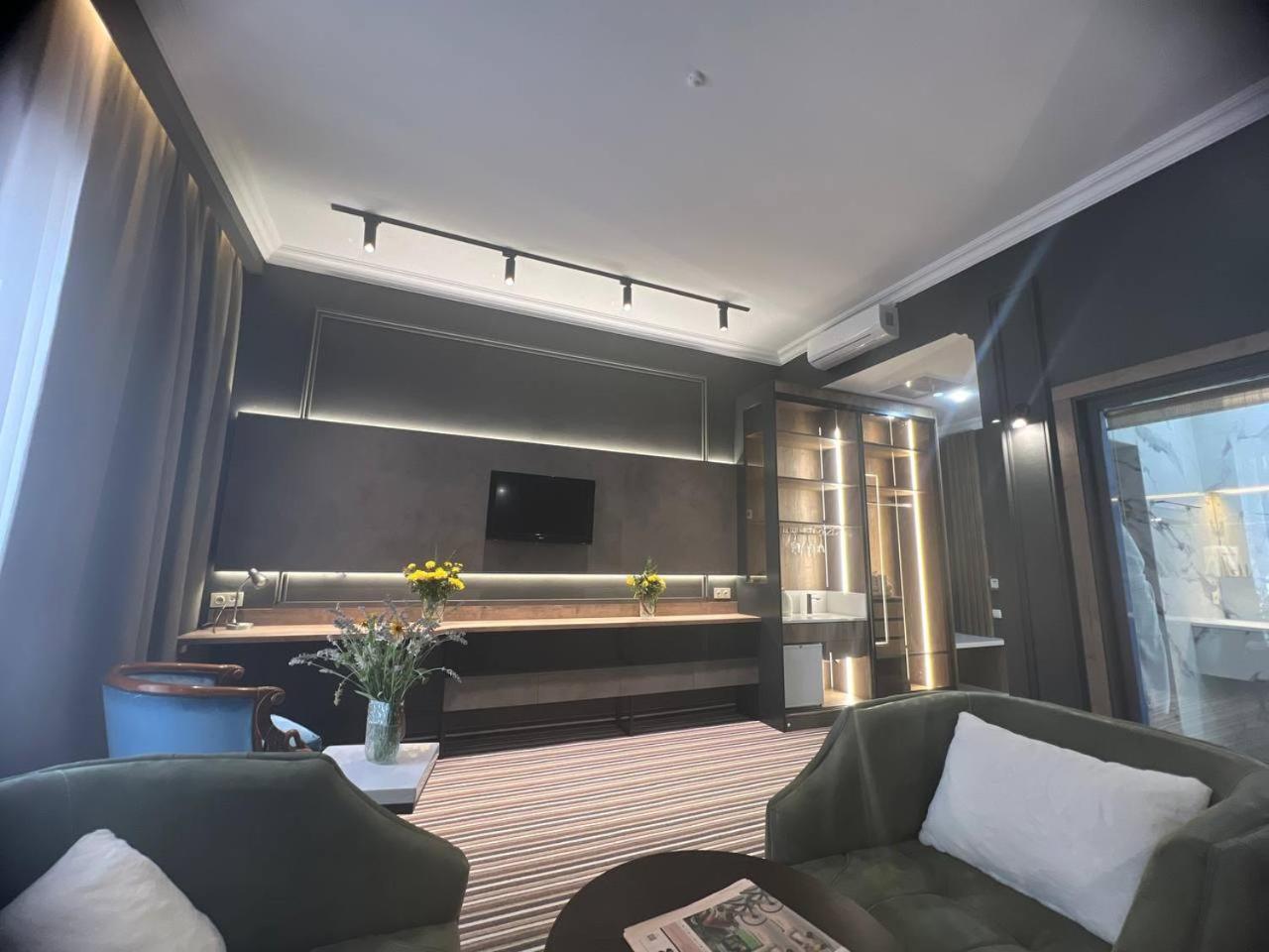 Sapar Standart Hotel Shymkent Esterno foto