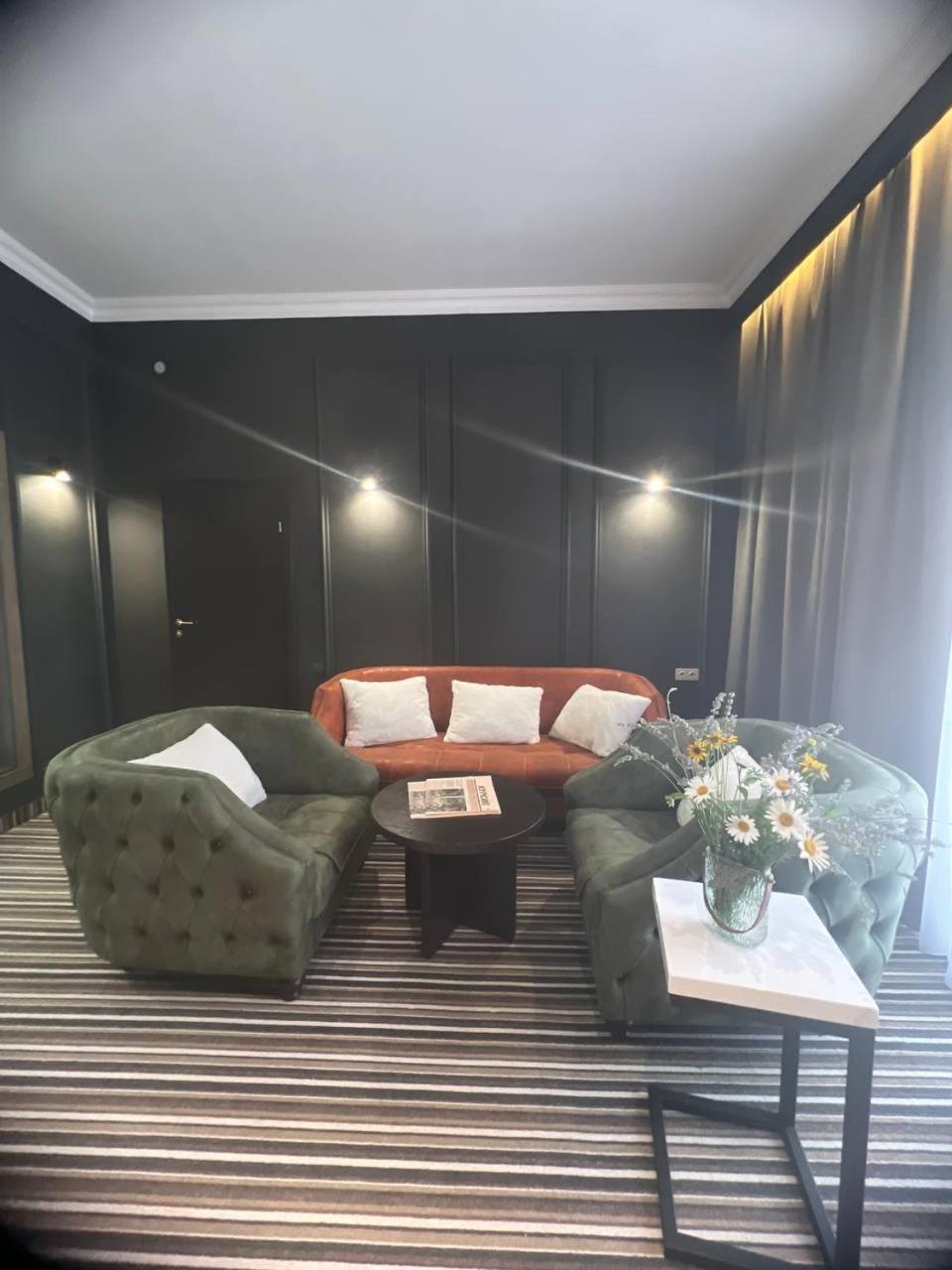 Sapar Standart Hotel Shymkent Esterno foto