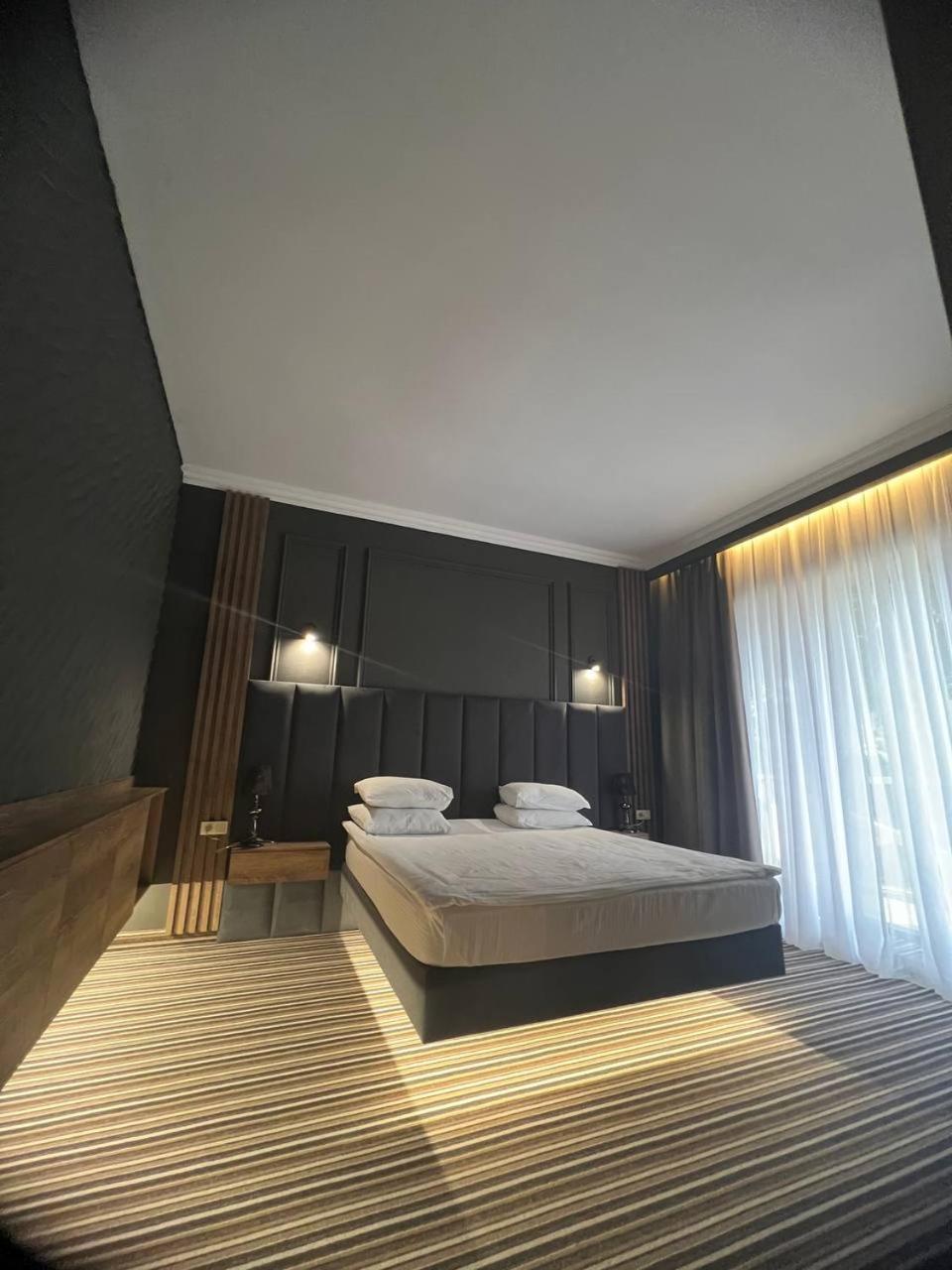 Sapar Standart Hotel Shymkent Esterno foto