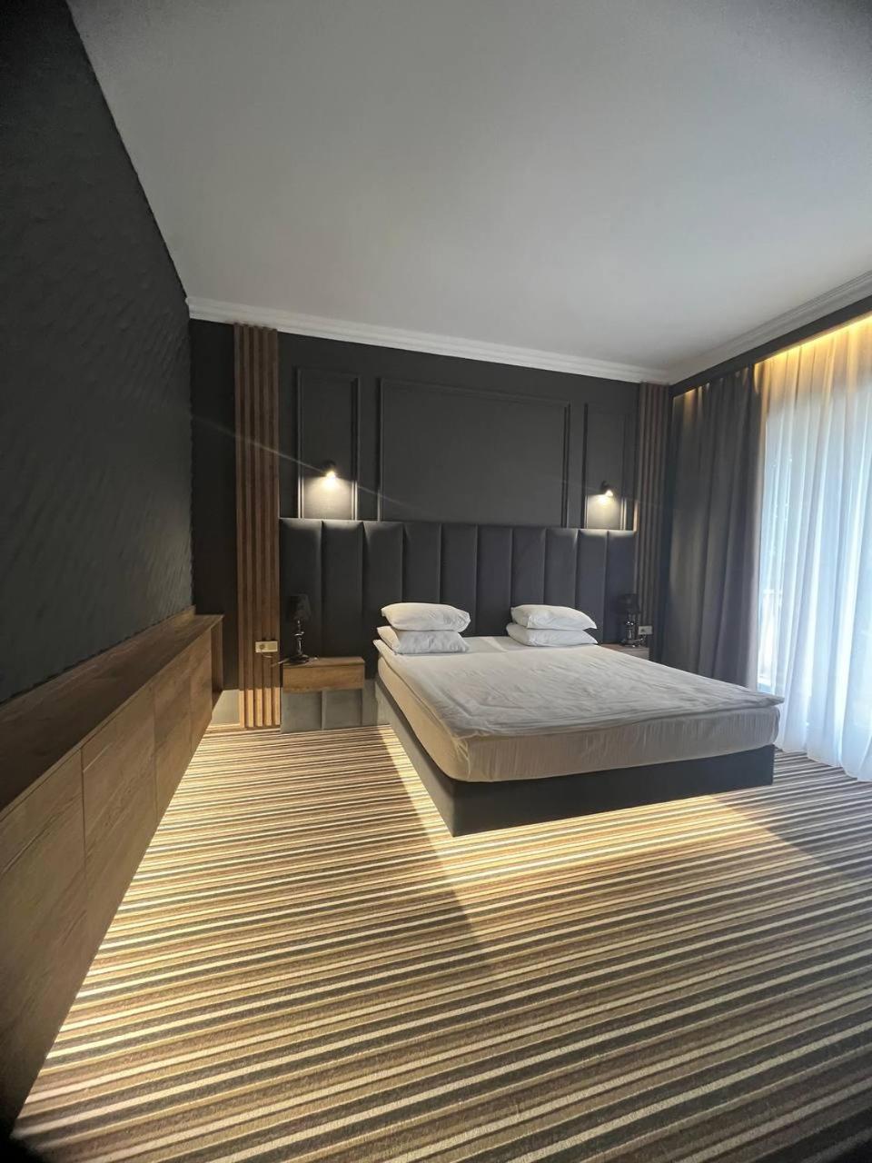 Sapar Standart Hotel Shymkent Esterno foto