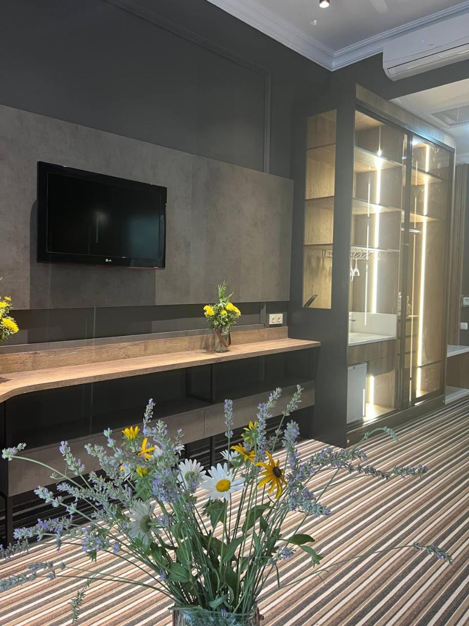 Sapar Standart Hotel Shymkent Esterno foto