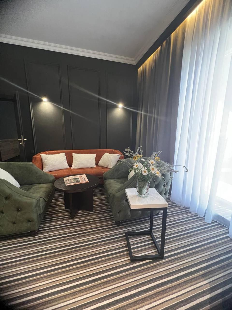 Sapar Standart Hotel Shymkent Esterno foto