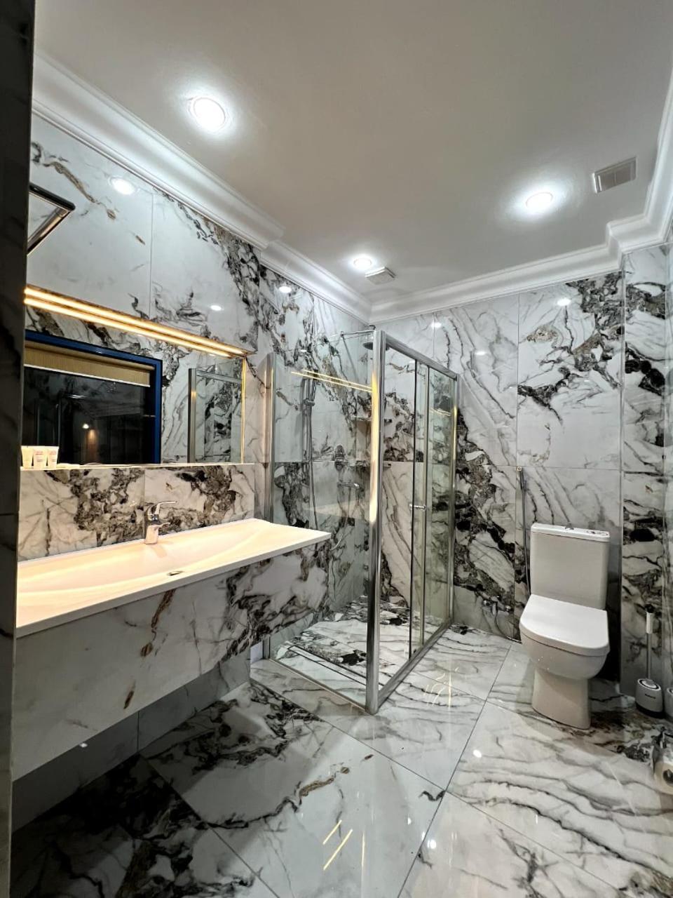 Sapar Standart Hotel Shymkent Esterno foto