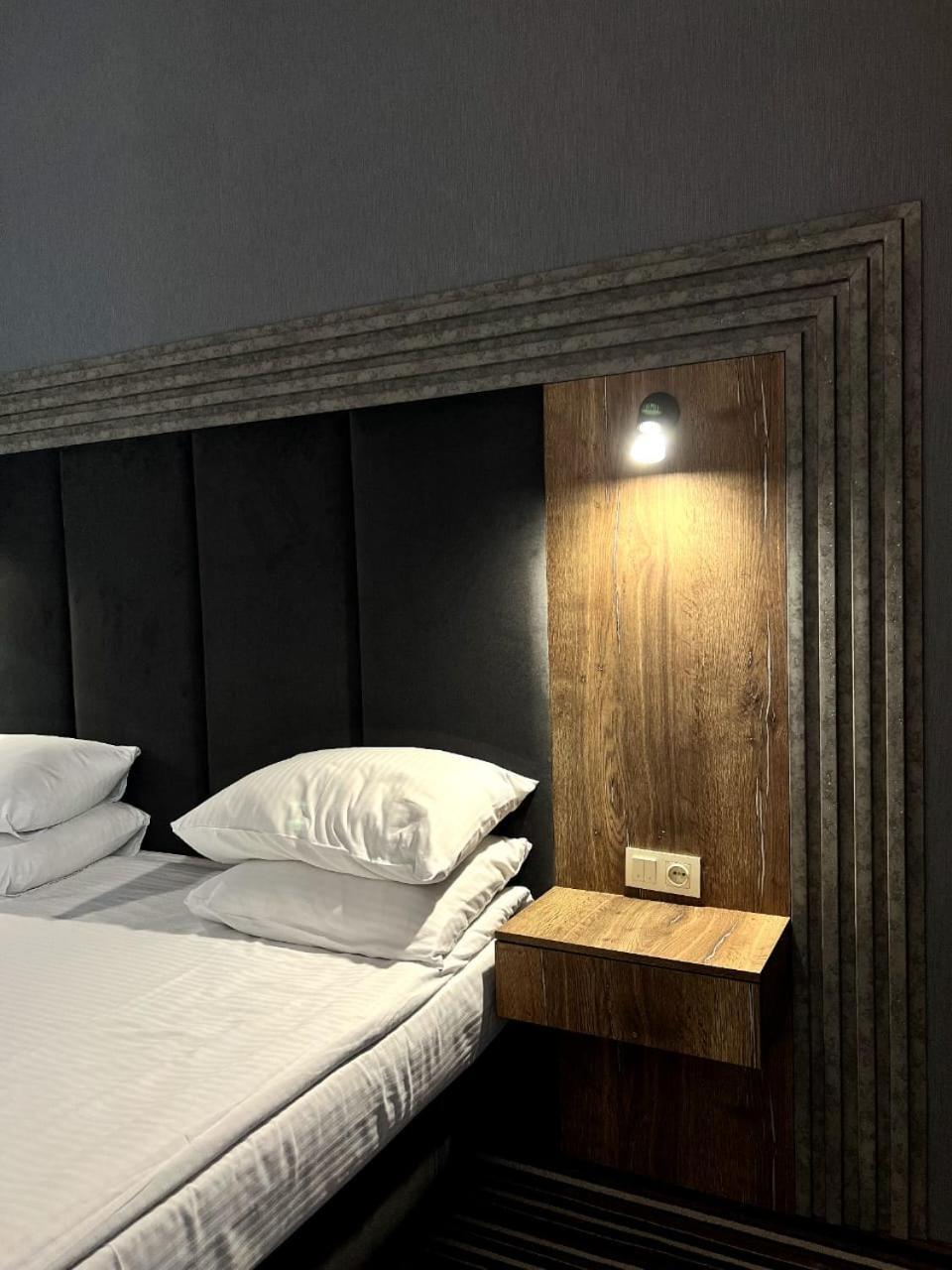 Sapar Standart Hotel Shymkent Esterno foto