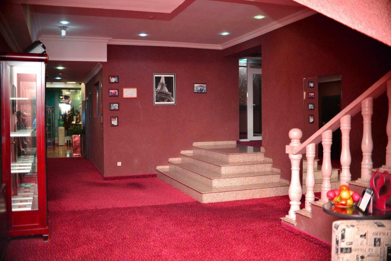Sapar Standart Hotel Shymkent Esterno foto